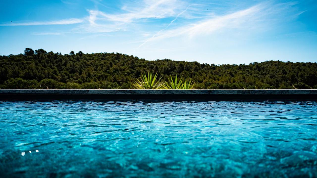 Sous Les Pins Gites Et Chambres D'Hotes La Londe-les-Maures Kültér fotó