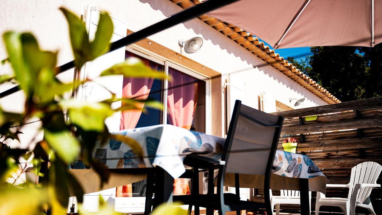Sous Les Pins Gites Et Chambres D'Hotes La Londe-les-Maures Kültér fotó