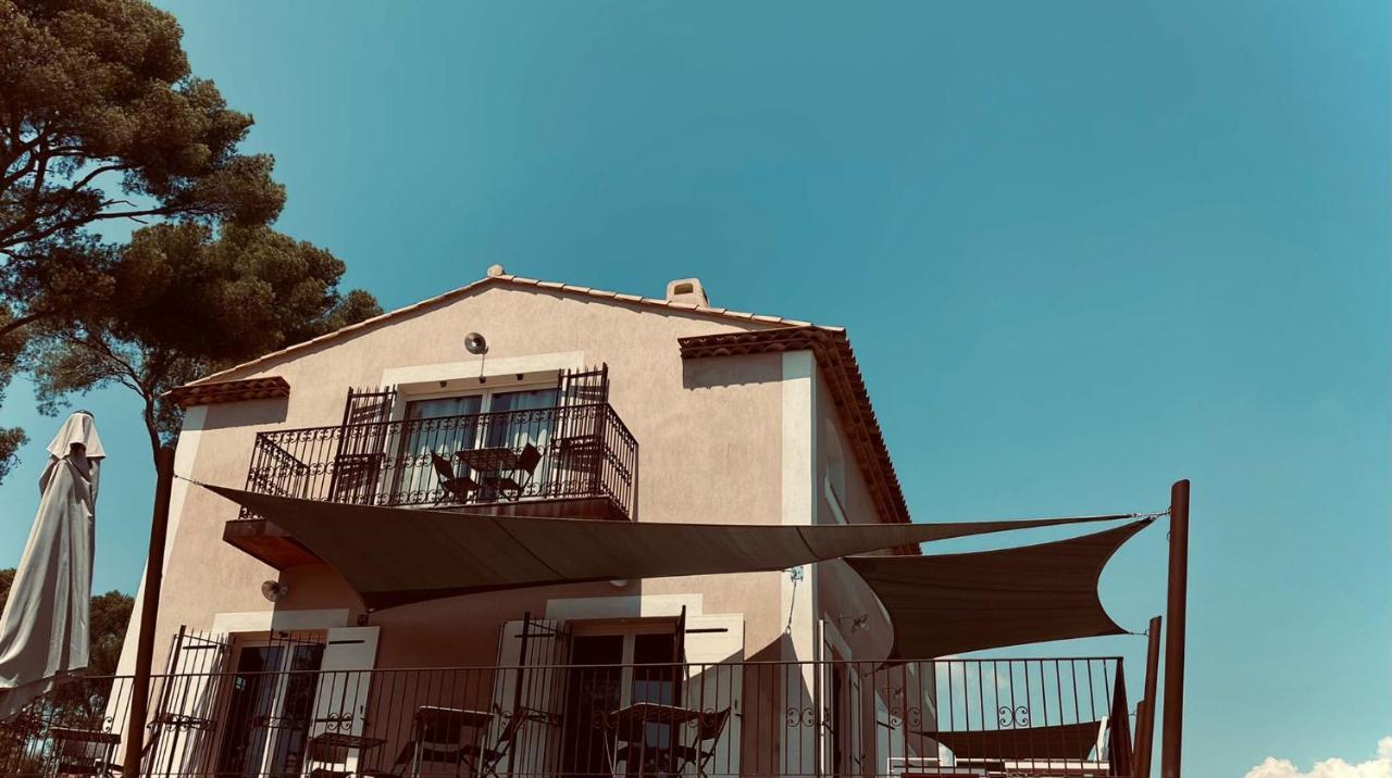 Sous Les Pins Gites Et Chambres D'Hotes La Londe-les-Maures Kültér fotó