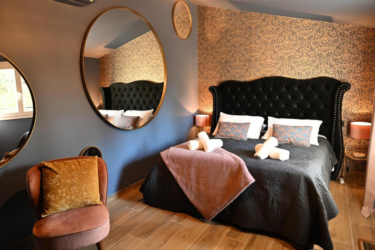 Sous Les Pins Gites Et Chambres D'Hotes La Londe-les-Maures Kültér fotó