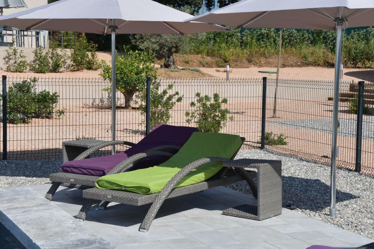 Sous Les Pins Gites Et Chambres D'Hotes La Londe-les-Maures Kültér fotó